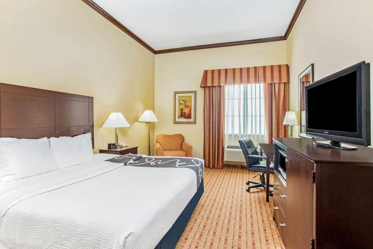 La Quinta By Wyndham Ennis Hotel Exterior photo