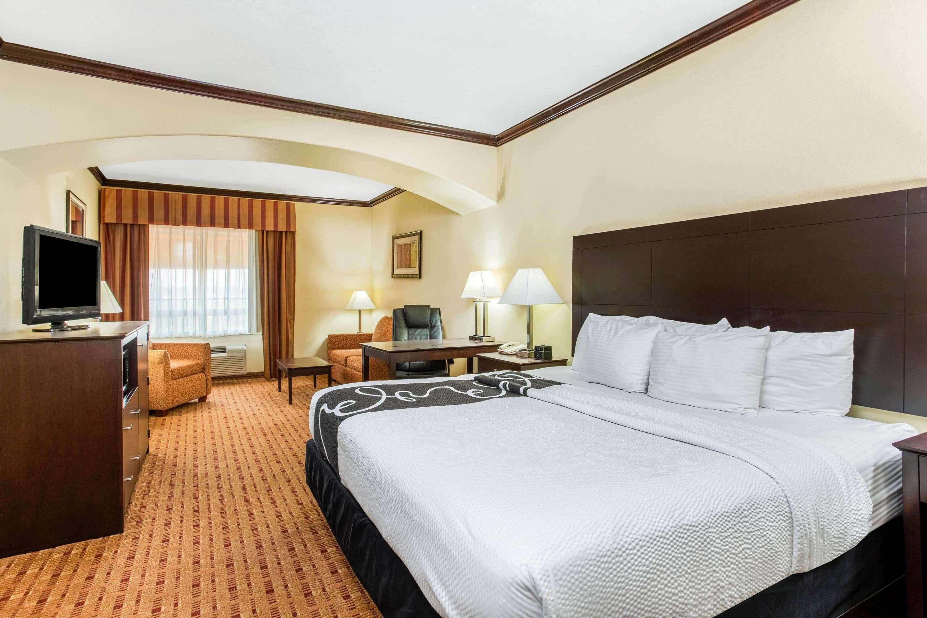 La Quinta By Wyndham Ennis Hotel Exterior photo