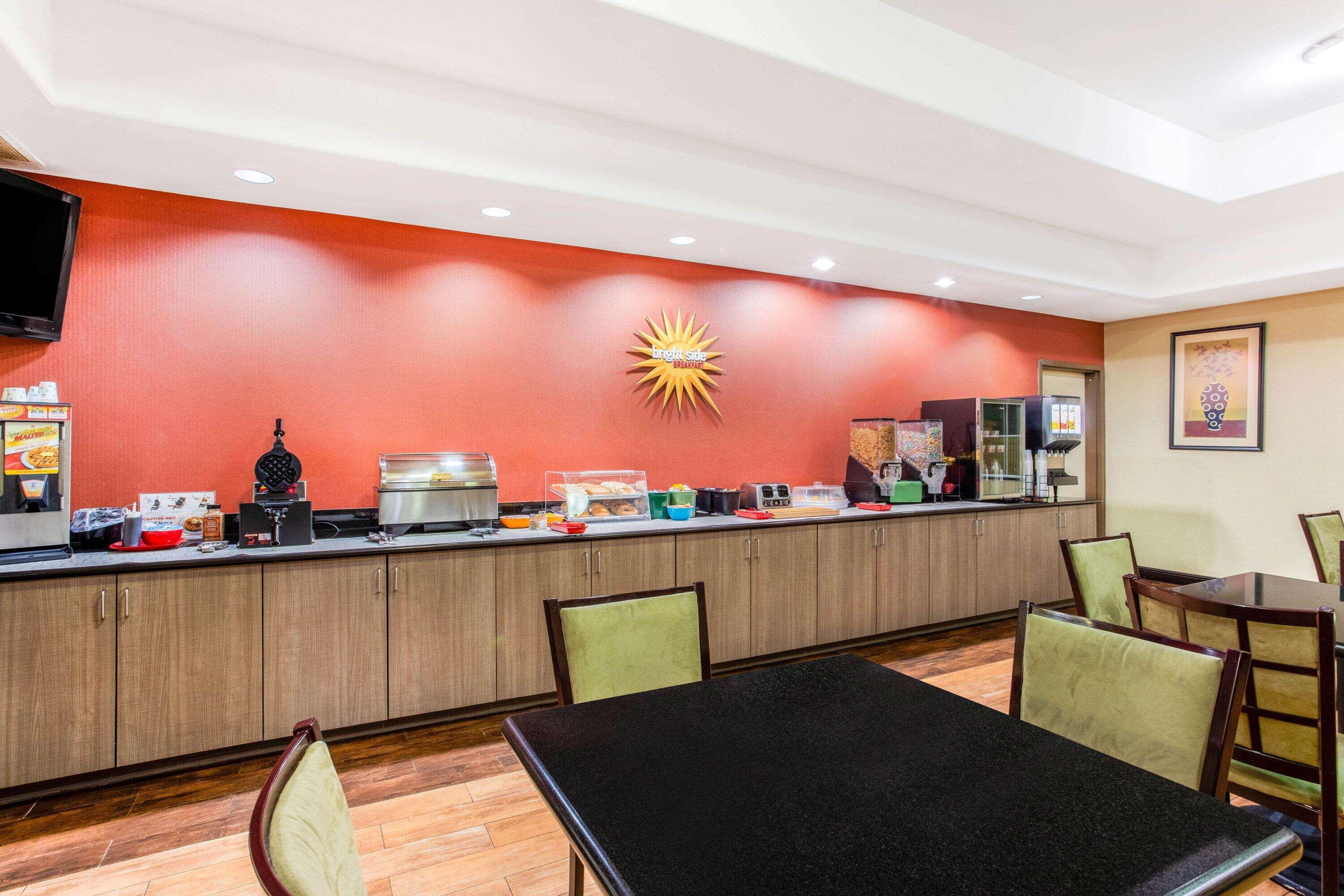 La Quinta By Wyndham Ennis Hotel Exterior photo