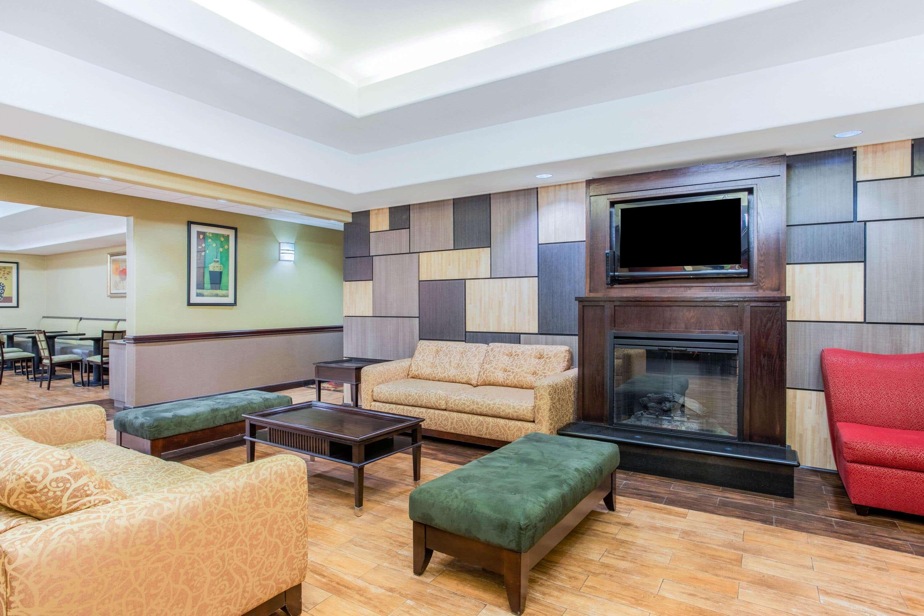 La Quinta By Wyndham Ennis Hotel Exterior photo