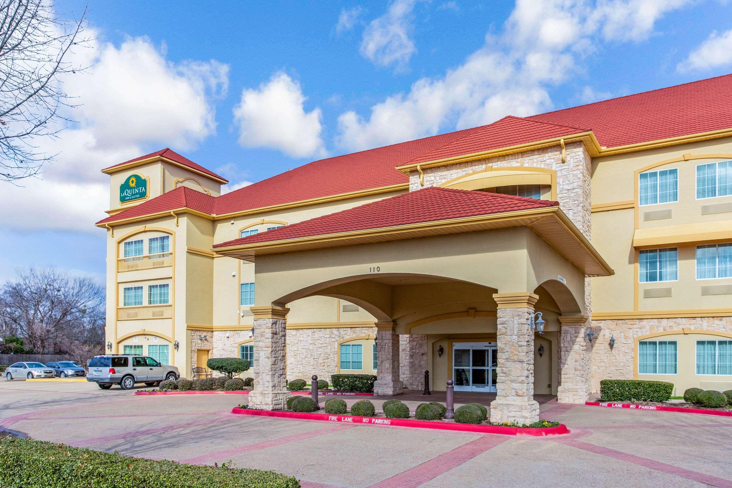 La Quinta By Wyndham Ennis Hotel Exterior photo